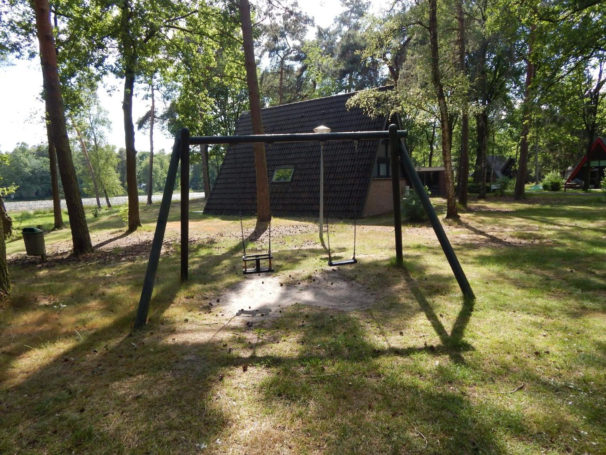 Completely Detached In A Nature Filled Park By A Large Fen Ferienhaus *