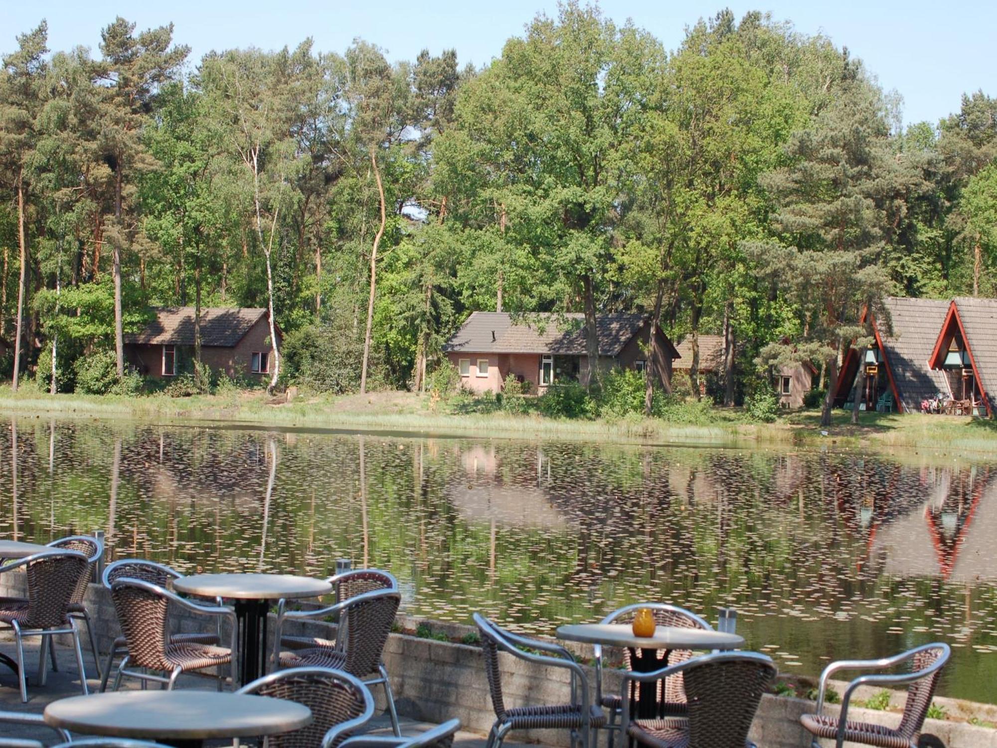 Ferienhaus Completely Detached In A Nature Filled Park By A Large Fen